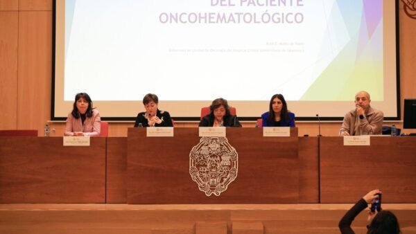 Conferencia sobre cuidados paliativos en la Universidad Pontificia de Salamanca