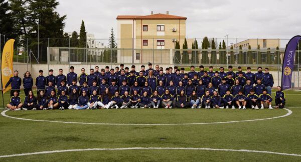Grupo de estudiantes de la UPSA en el Trofeo Rector 2026