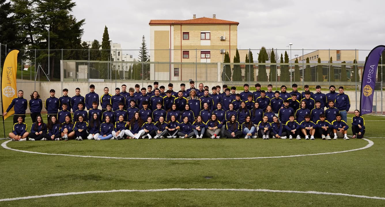 Grupo de estudiantes de la UPSA en el Trofeo Rector 2026