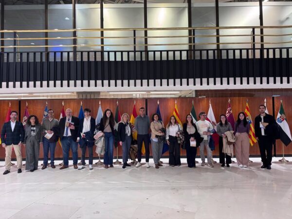 Grupo de estudiantes en visita al Tribunal Constitucional