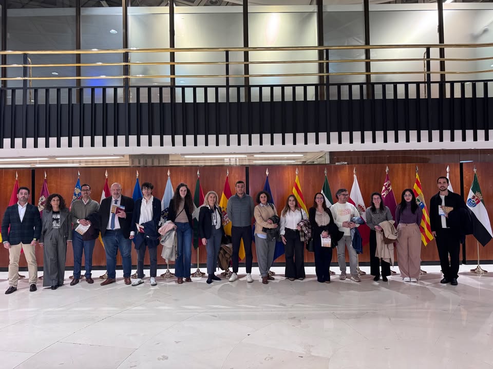 Grupo de estudiantes en visita al Tribunal Constitucional