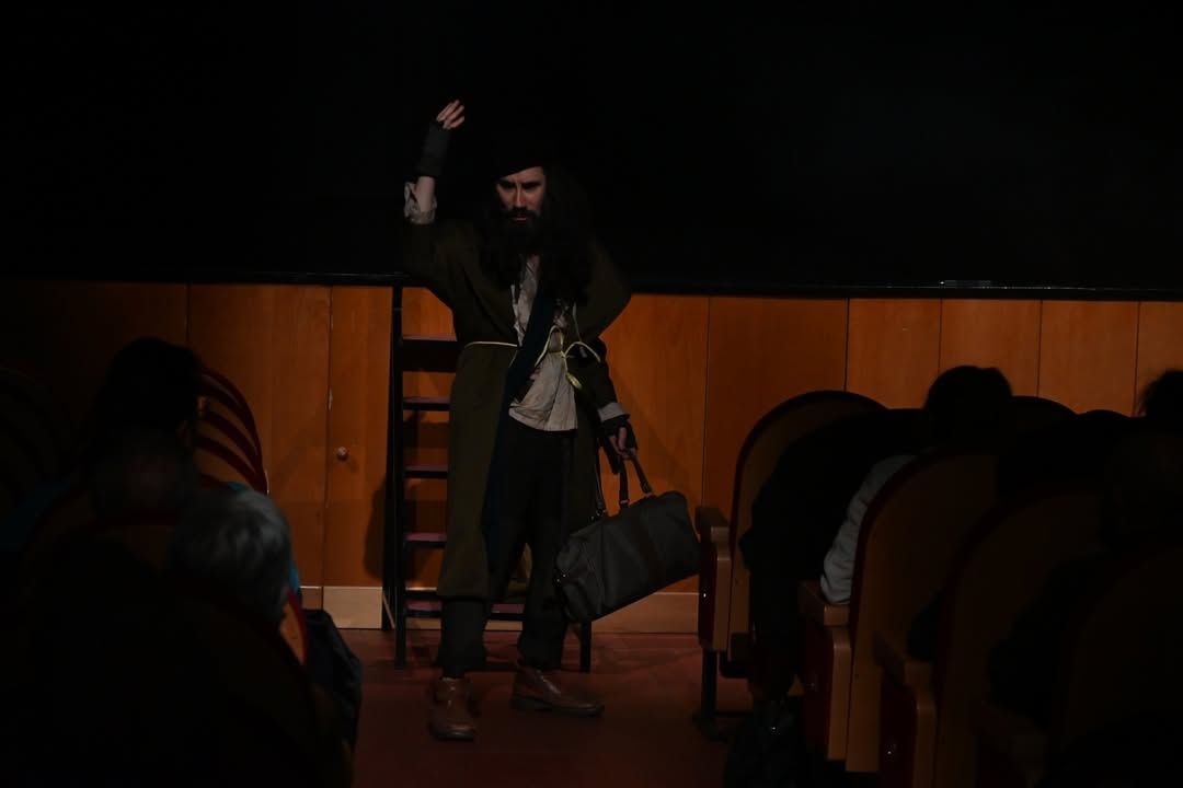 Actor en escena durante la Muestra de Monólogos Cinematográficos en Ciudad Rodrigo