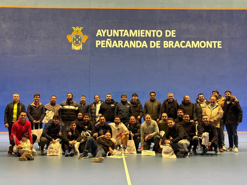 Participantes del III Torneo de Frontenis Parejas Ciegas en Peñaranda