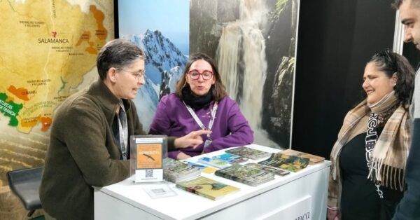 Stand de turismo ornitológico en la Feria Internacional de Ornitología en Salamanca