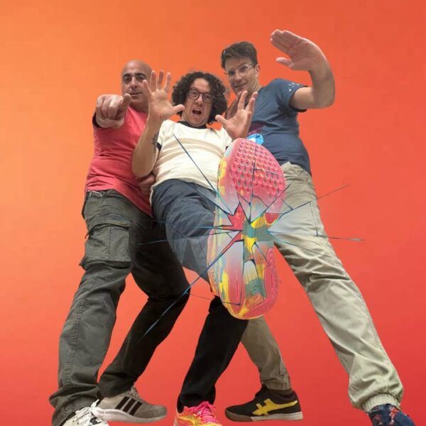 Tres miembros del grupo Hapenning posando para la promoción del espectáculo Único
