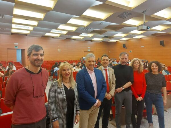Grupo de personas en las jornadas sobre el uso de la voz en la educación