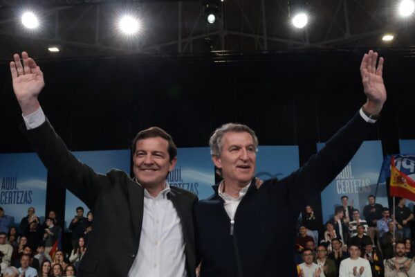 Alfonso Fernández Mañueco y Alberto Núñez Feijóo en un acto político