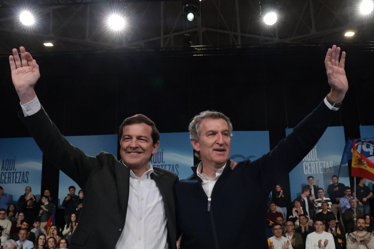 Alfonso Fernández Mañueco y Alberto Núñez Feijóo en un acto político