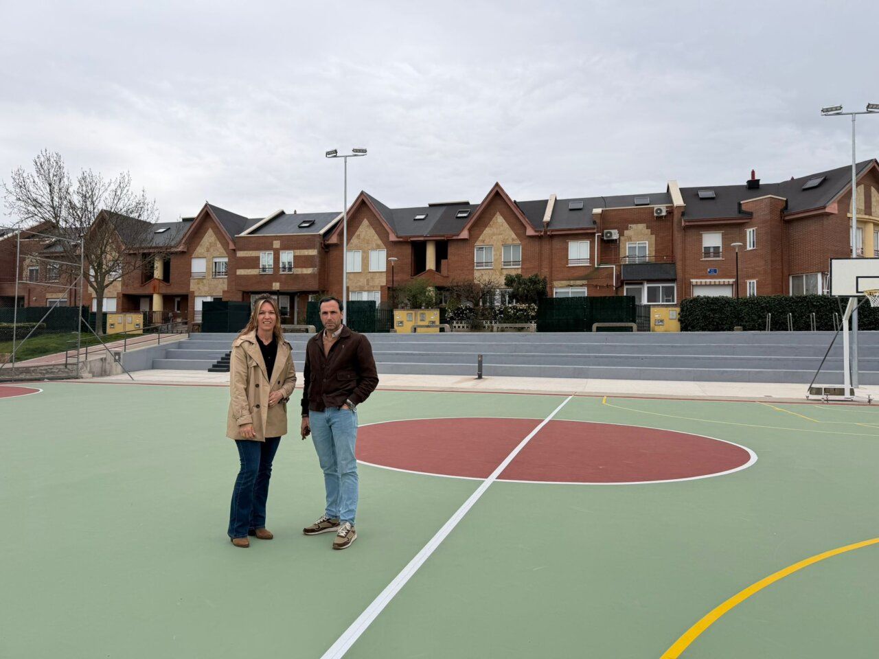 Mejora de la pista deportiva en Villamayor con nuevos elementos de seguridad