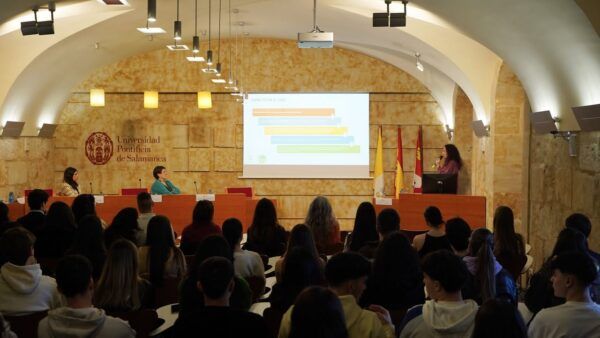 Presentación sobre oportunidades en fisioterapia en la Universidad Pontificia de Salamanca