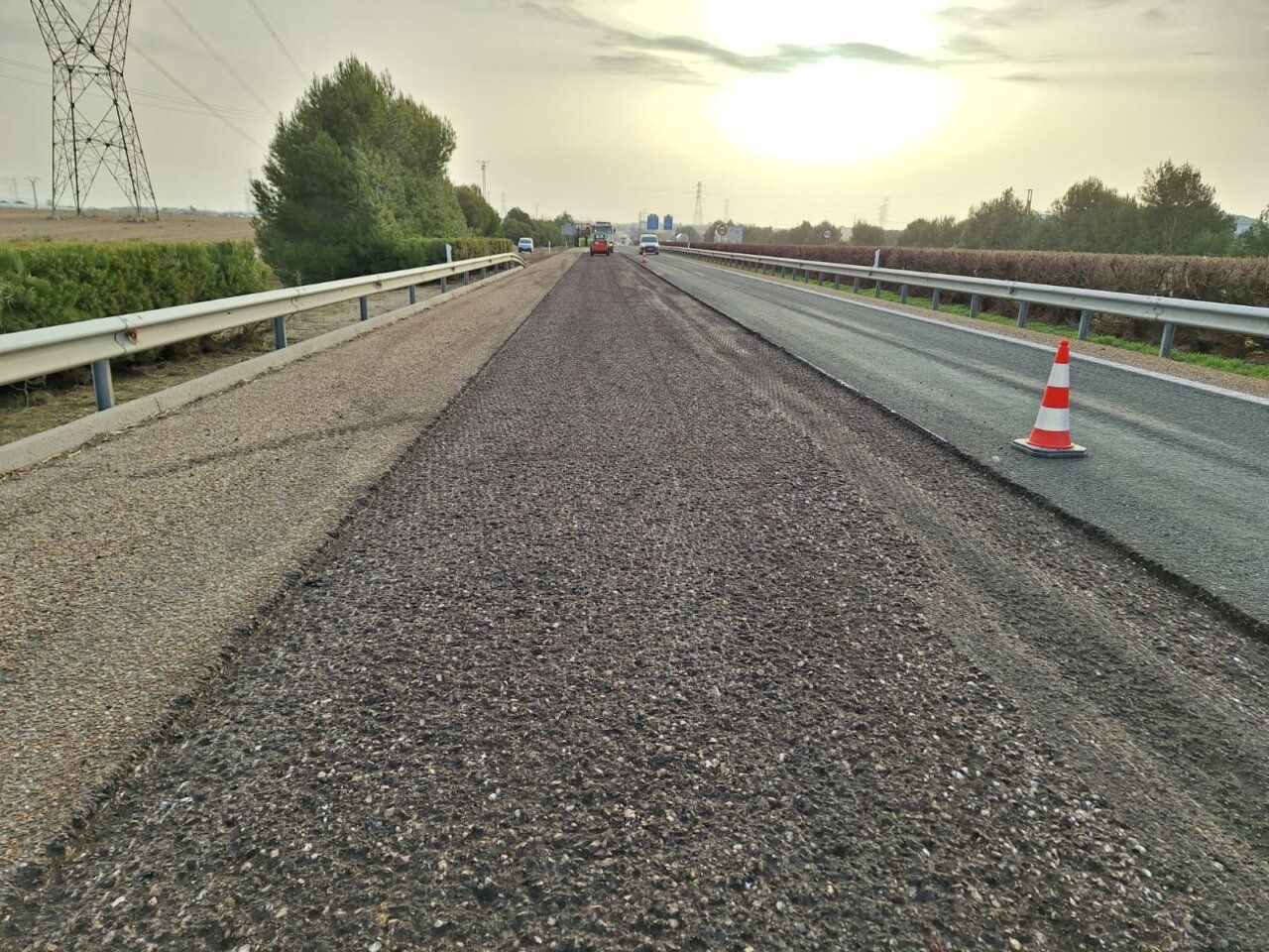 Obras de rehabilitación del firme en la autovía A-66 con señalización de seguridad
