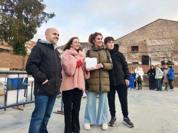 Grupo de personas en Peñaranda de Bracamonte durante evento solidario