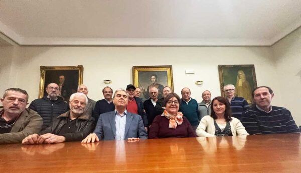 Reunión de miembros del Centro de Estudios Bejaranos en pleno ordinario