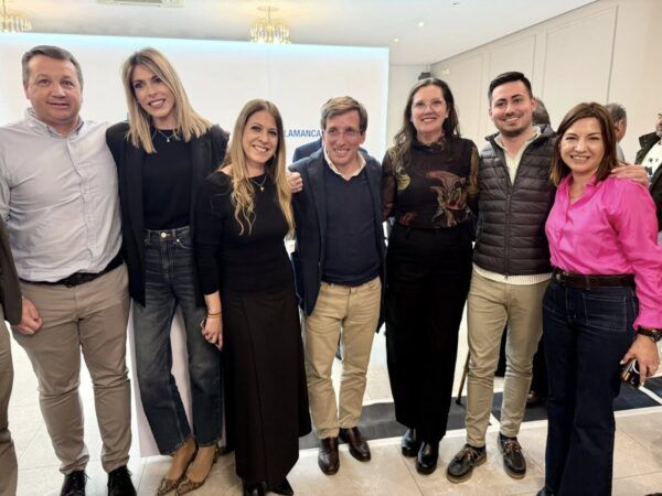 Representantes del Partido Popular en un acto de campaña en Peñaranda