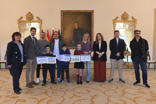 Premiación de escolares en el Concurso Internacional de Dibujo Infantil en Salamanca