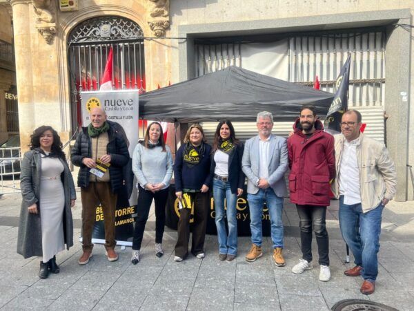 Chabela de la Torre y equipo en la presentación de Nueve Castilla y León en Salamanca