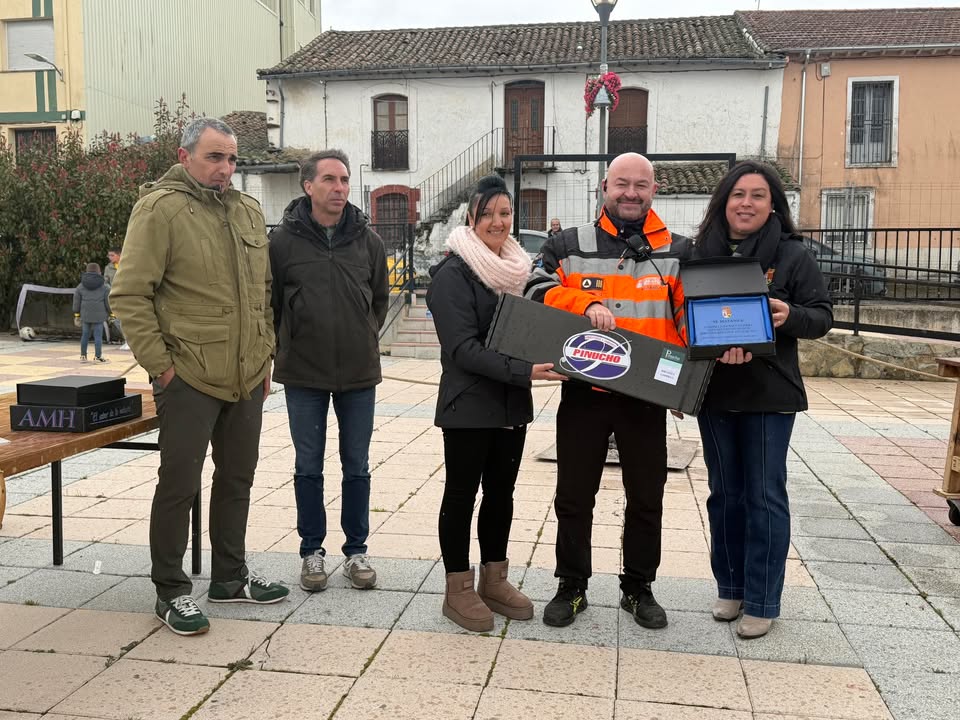 Entrega de reconocimiento a la Protección Civil de Guijuelo en Campillo