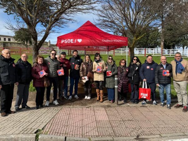 Miembros del PSOE en un encuentro electoral en Ciudad Rodrigo