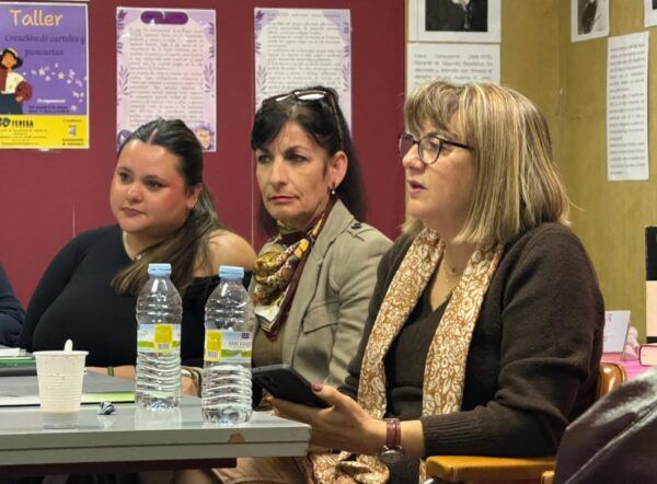 Reunión del PSOE de Salamanca con vecinos en un encuentro de trabajo