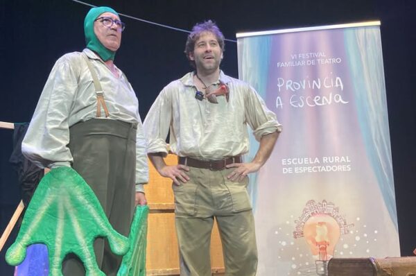 Actores en escena durante una obra de teatro para escolares en Ciudad Rodrigo