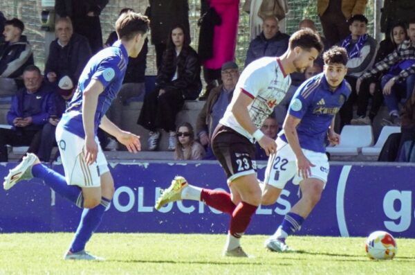 Jugadores de Salamanca UDS en partido contra Oviedo B