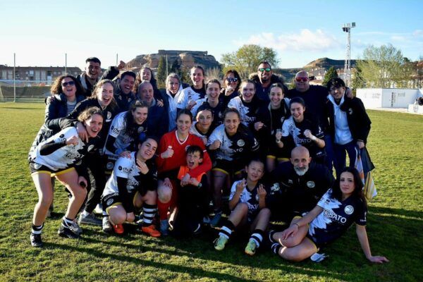 Jugadoras del Unionistas Femenino celebrando su ascenso a Tercera RFEF