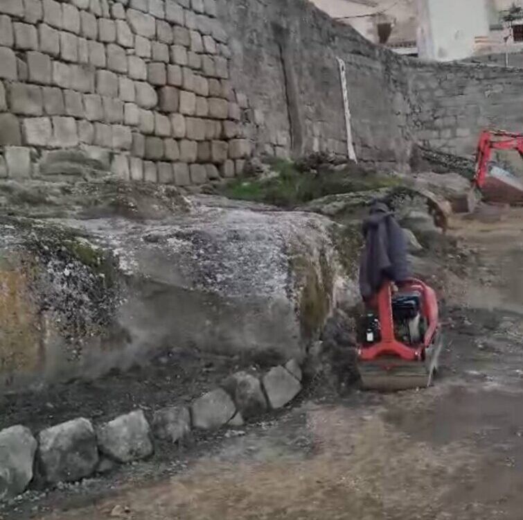 Visita del consejero de Cultura a la muralla de Ledesma en reconstrucción