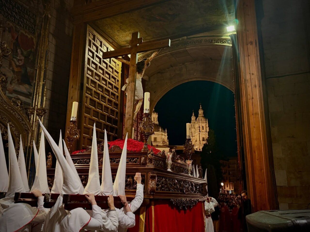 Procesión del Jueves Santo en Salamanca con el Cristo Yacente