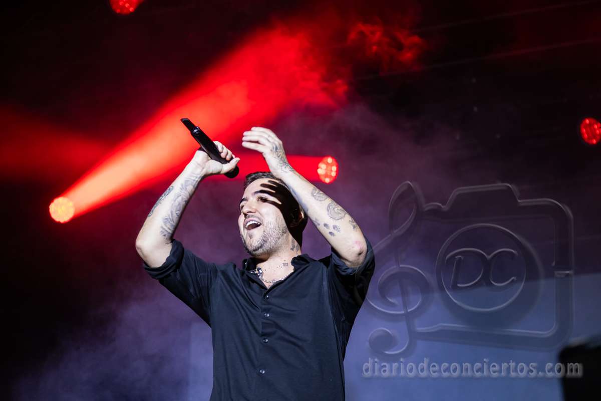 Artista Beret actuando en un concierto en Salamanca