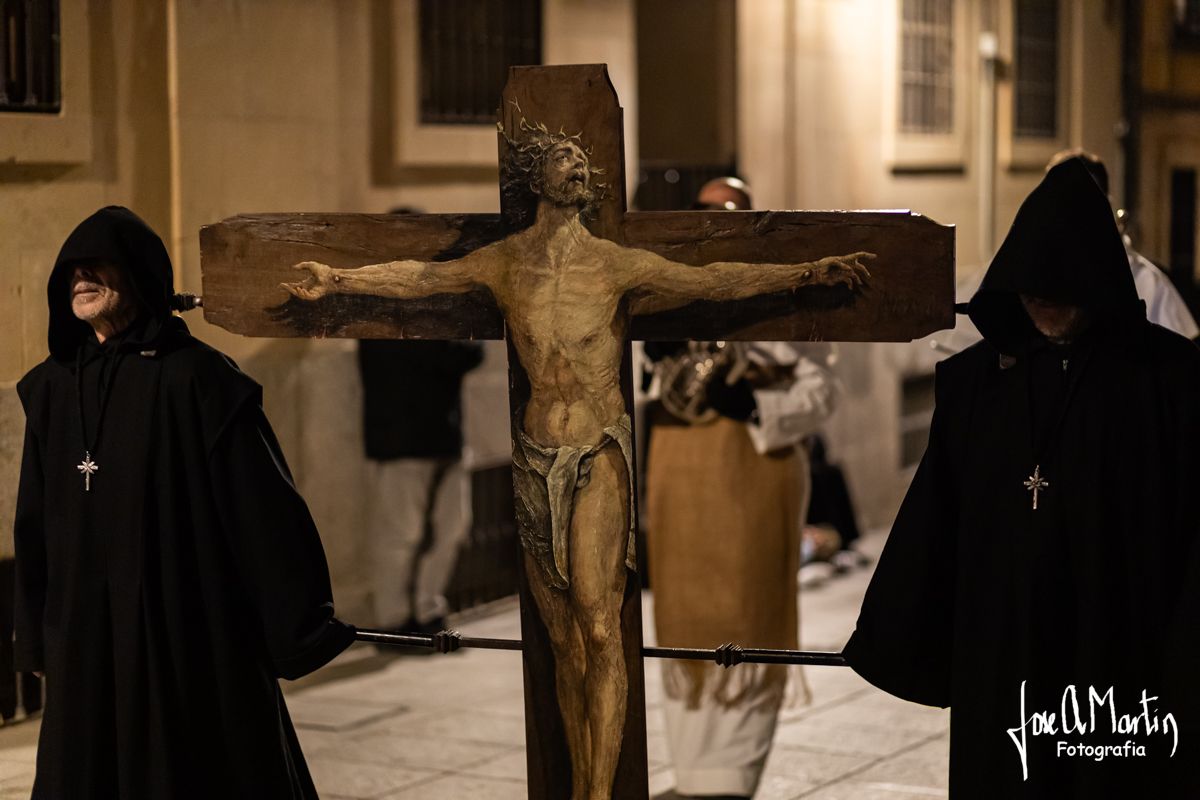 Representación del Santísimo Cristo de la Liberación durante un acto de Semana Santa.