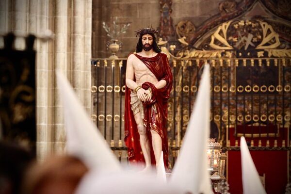 Estatua de Nuestro Padre Jesús del Vía Crucis en Salamanca durante la procesión.