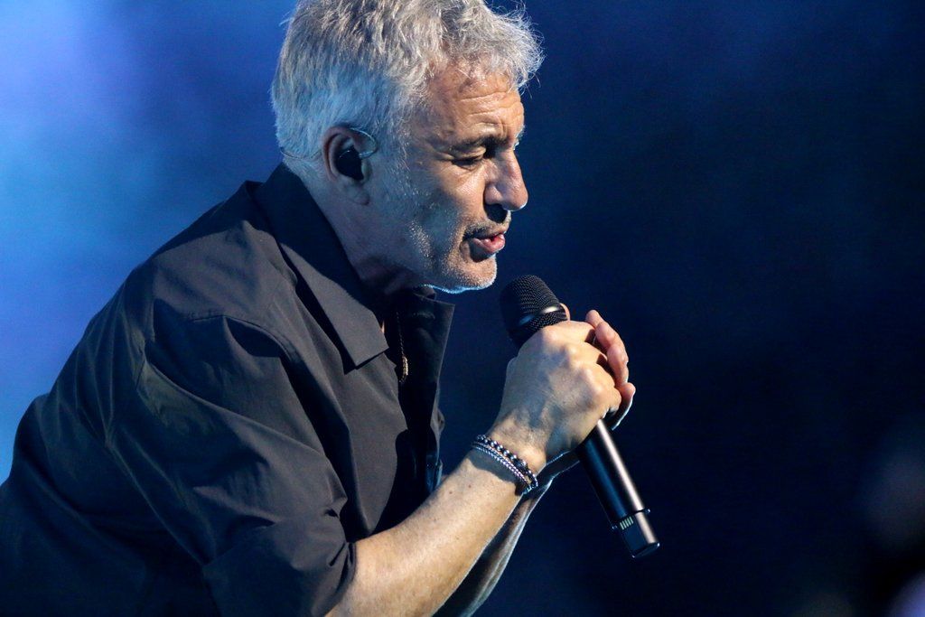 Sergio Dalma cantando en un concierto en Salamanca