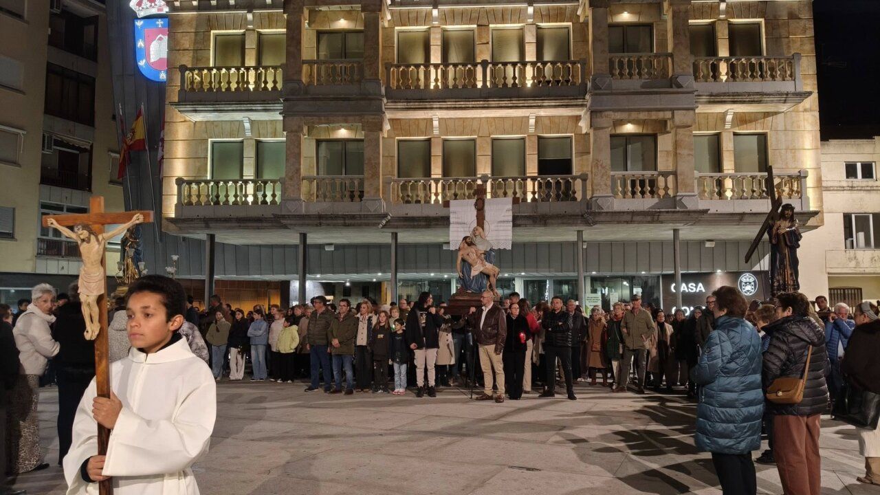 Celebración del Viernes Santo en Guijuelo con procesiones y devoción comunitaria.
