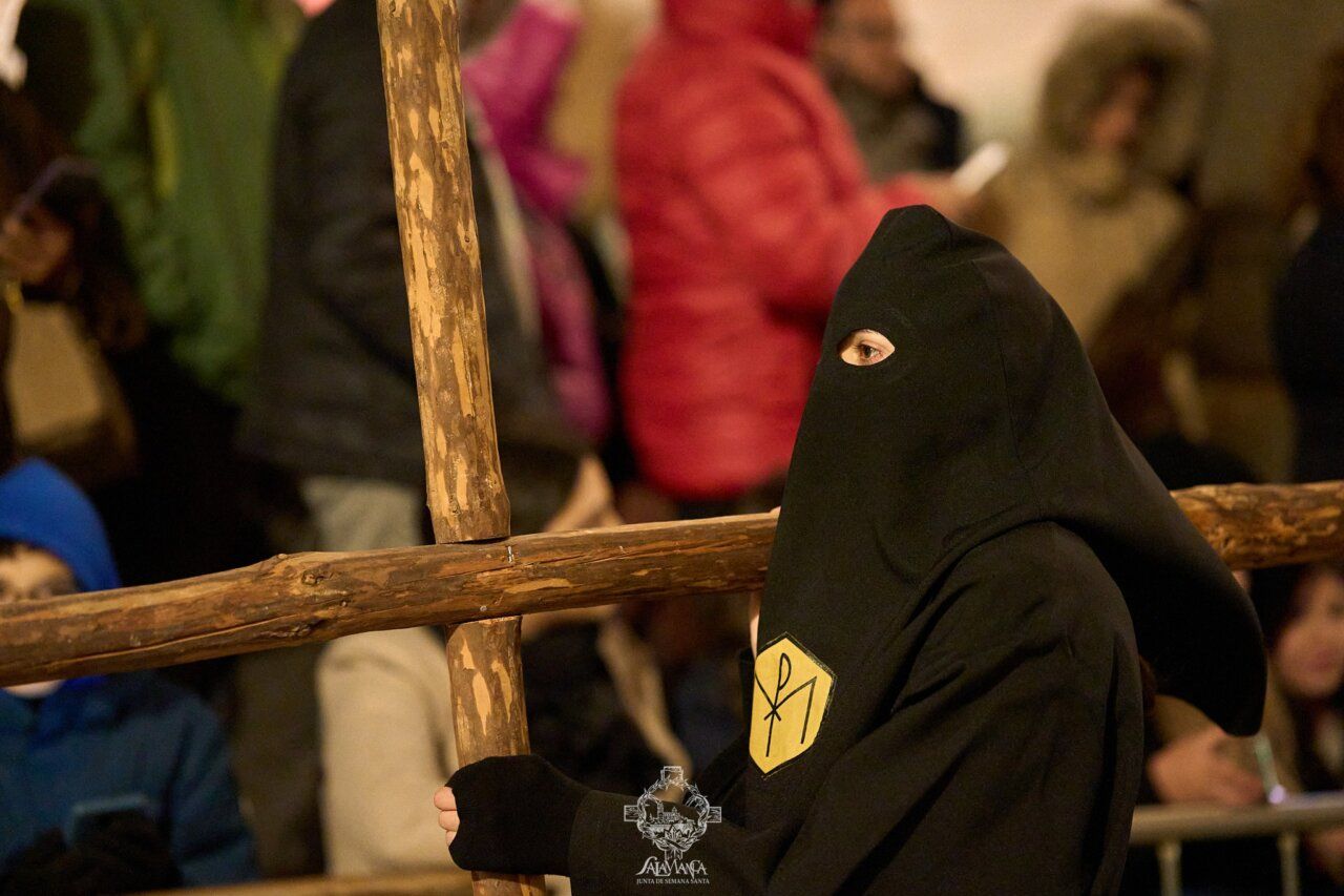 Participante de la Hermandad Universitaria en Martes Santo en Salamanca