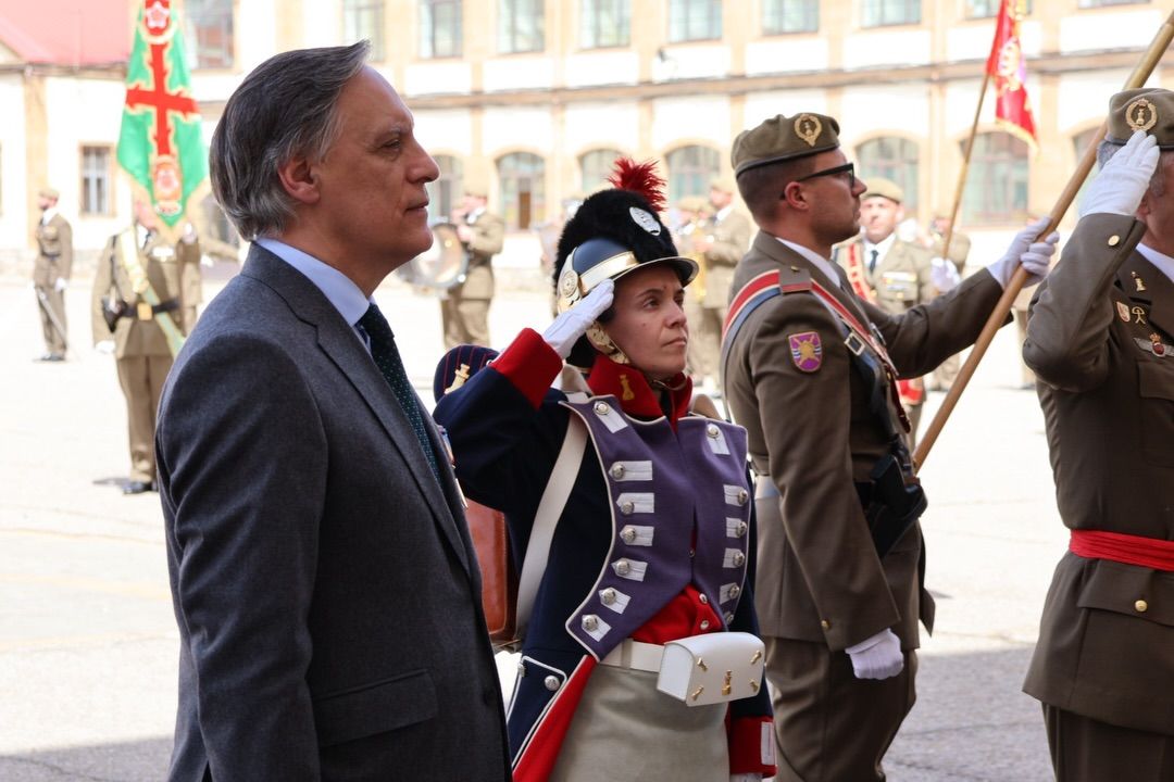 Carlos Gª Carbayo recibiendo la Medalla al Mérito en San Hermenegildo