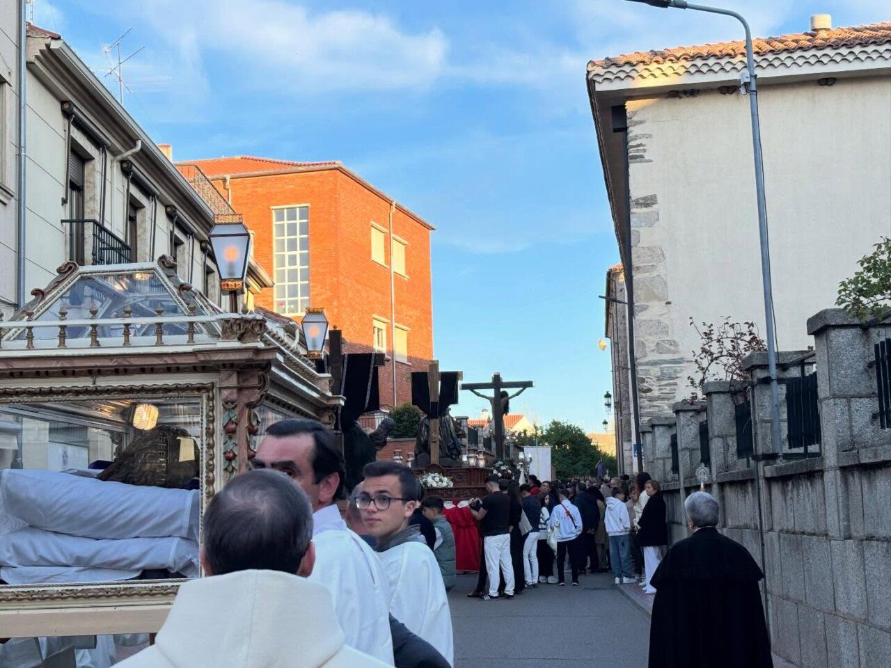 Procesión del Santo Entierro en las calles de Alba de Tormes