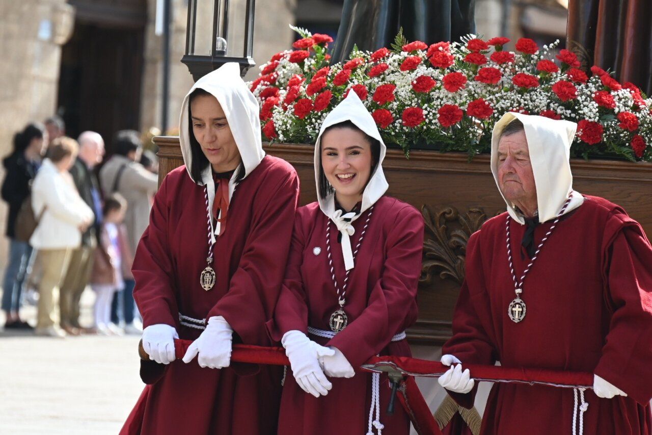 Participantes en la procesión de la Santa Cruz en Ciudad Rodrigo