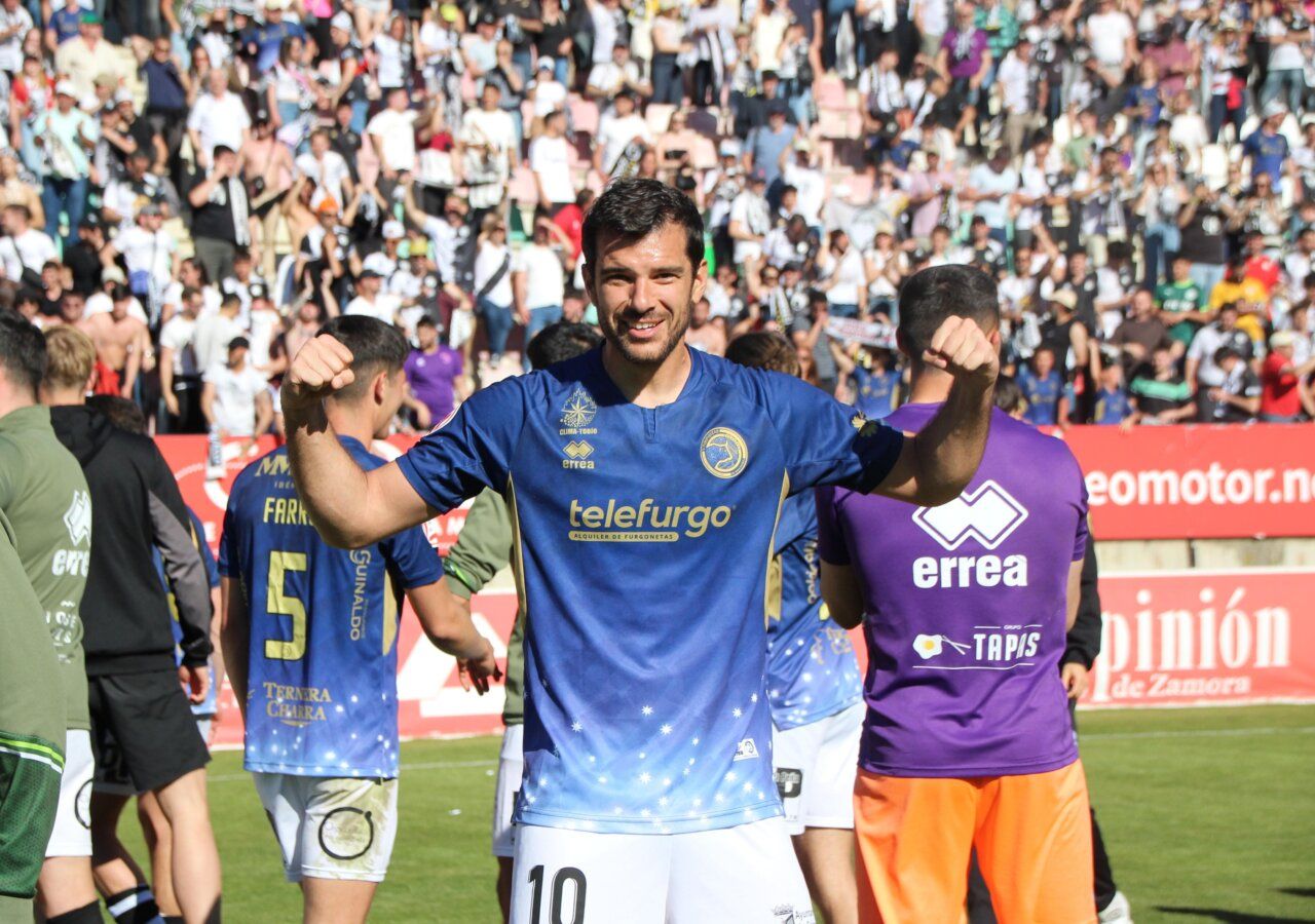 Jugadores de Unionistas celebrando en el derbi contra Zamora CF