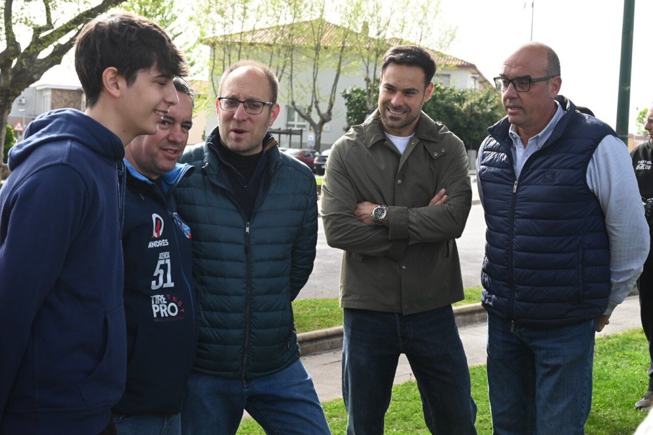 Participantes del Vespa Club Mirobrigense en evento festivo
