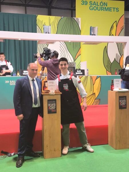 Alex Marcos posando en el concurso Desafío X Chef en Salamanca