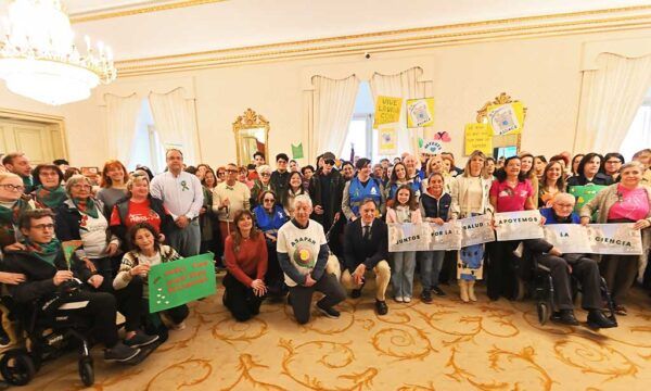 Grupo de personas apoyando el III Plan Municipal de Salud en Salamanca