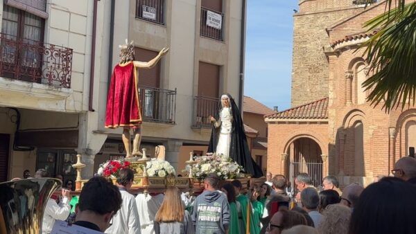 Procesión del Resucitado y la Virgen de la Alegría en Alba de Tormes