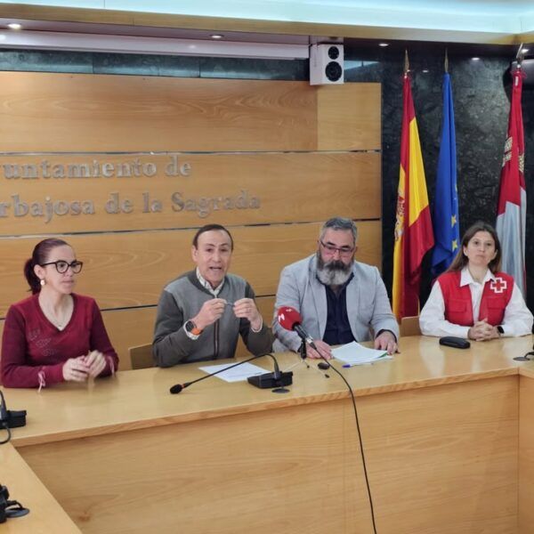 Reunión del Ayuntamiento de Carabajosa y Cruz Roja para acciones sociales