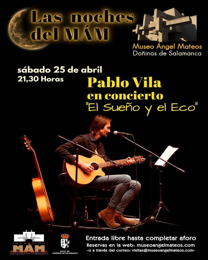 Pablo Vila en concierto acústico en el MÁM, tocando la guitarra.