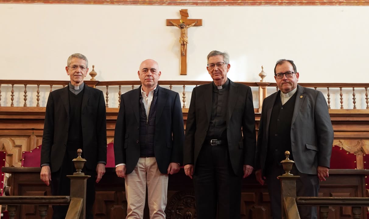 Inauguración del congreso sobre ecología humana en Salamanca con varios ponentes.