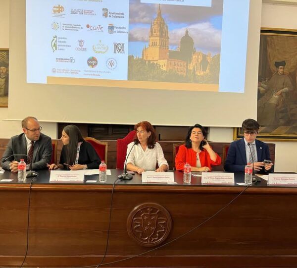 Panel de expertos en el I Congreso del Consejo Nacional de Estudiantes de Ciencias Políticas en Salamanca