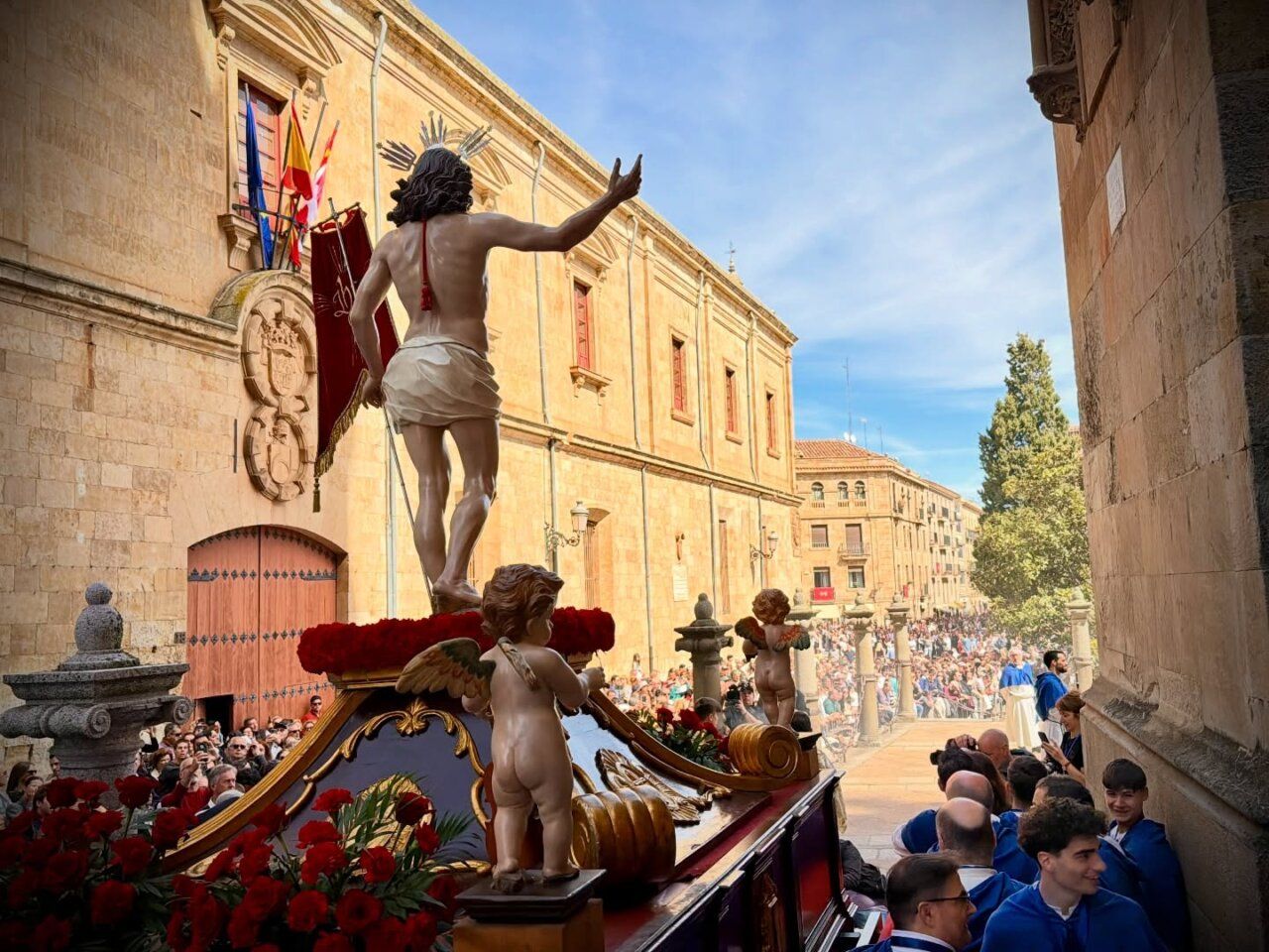 Procesión de Jesús Resucitado en Salamanca durante el Domingo de Resurrección