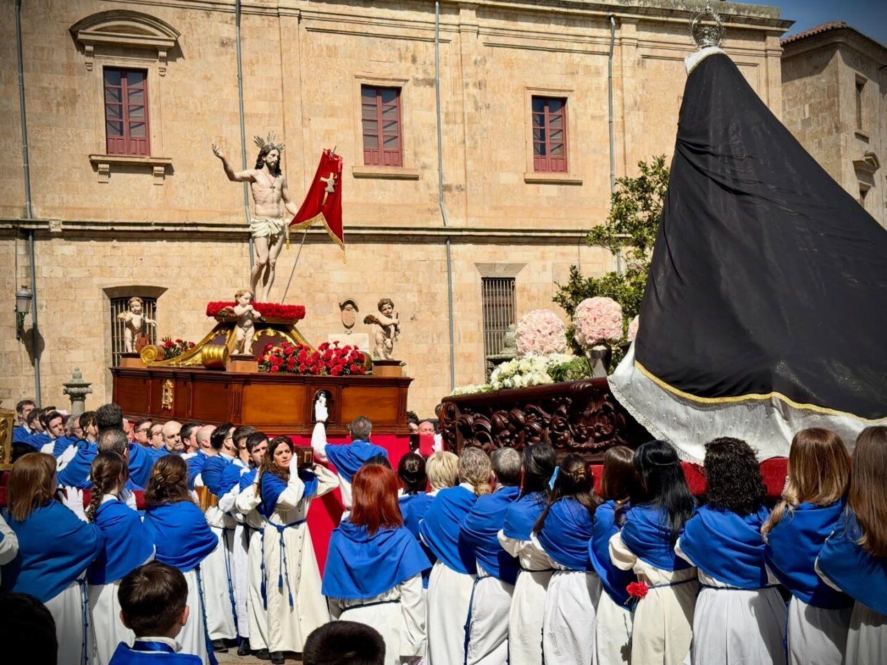 Procesión del Domingo de Resurrección en Salamanca con Jesús Resucitado