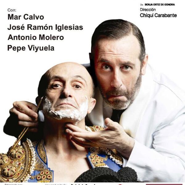 Actores en escena de una obra teatral en Salamanca