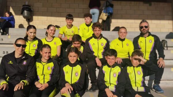 Grupo de atletas del Club de Atletismo Ciudad de Peñaranda en la final provincial